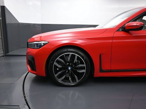 Used 2022 BMW M760i xDrive w/ Luxury Rear Seating Package AWD/4WD image 12
