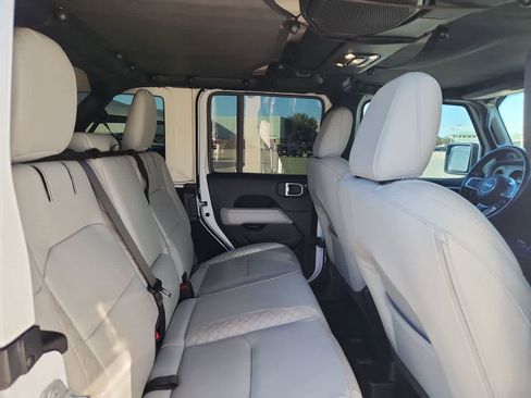Used 2021 Jeep Wrangler Unlimited Sahara image 17