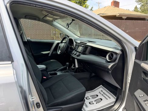 Used 2016 Toyota RAV4 LE FWD image 11