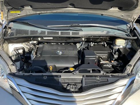 Used 2015 Toyota Sienna LE image 10