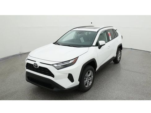 Used 2022 Toyota RAV4 XLE w/ Convenience Package FWD image 19