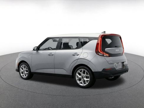 Used 2025 Kia Soul LX w/ LX Technology Package FWD image 7