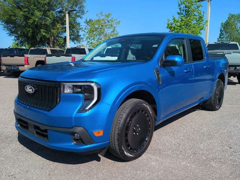Used 2025 Ford Maverick Lobo AWD/4WD image 2