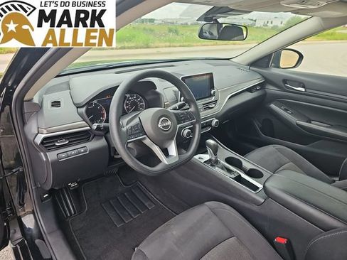 Used 2025 Nissan Altima 2.5 SV FWD image 10