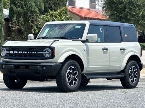 New 2026 Ford Bronco Outer Banks AWD/4WD image 8