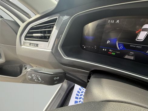 Used 2024 Volkswagen Tiguan SE AWD/4WD image 22