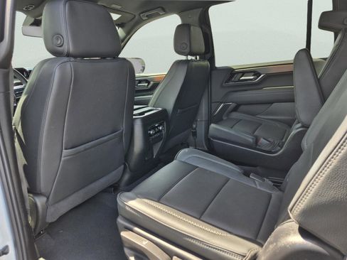 Used 2025 GMC Yukon XL Denali AWD/4WD image 18