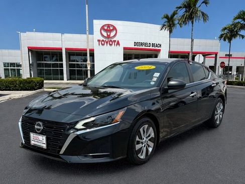 Used 2024 Nissan Altima 2.5 S FWD image 3