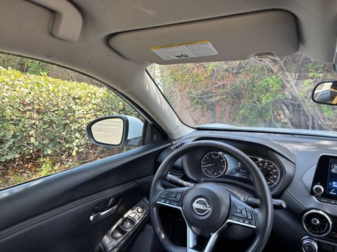 Used 2025 Nissan Sentra SV FWD image 32