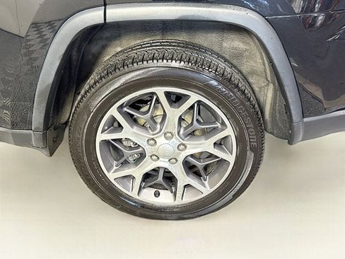 Used 2021 Jeep Grand Cherokee Limited w/ Sun & Sound Group AWD/4WD image 27
