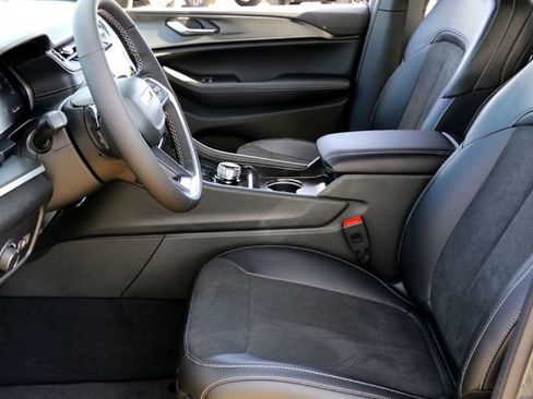 New 2025 Jeep Grand Cherokee L Altitude image 9