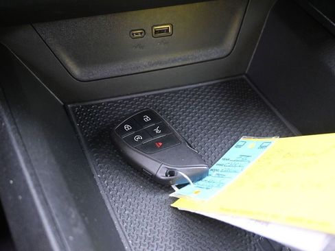 Used 2025 Chevrolet Equinox LT w/ Convenience Package II image 14