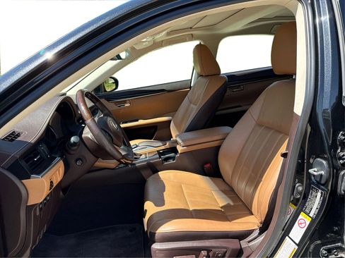 Used 2018 Lexus ES 350 w/ Luxury Package w/Wood Trim FWD image 9