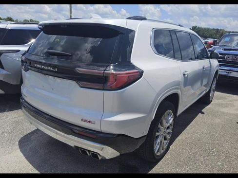 Used 2025 GMC Acadia Denali w/ Super Cruise Package FWD image 9