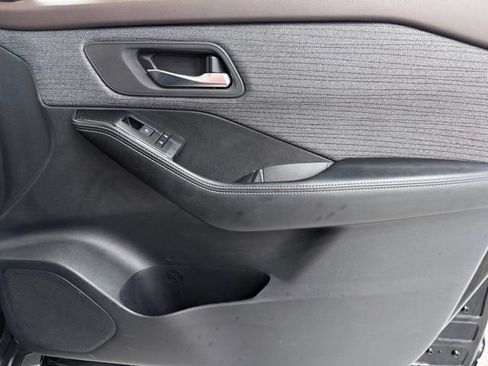 Used 2023 Nissan Rogue SV FWD image 17