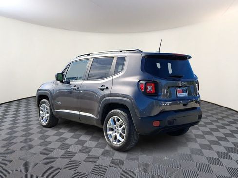 Used 2018 Jeep Renegade Latitude w/ Advanced Technology Group AWD/4WD image 7