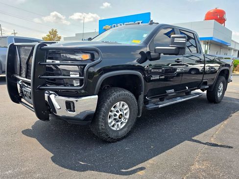 Used 2024 Chevrolet Silverado 2500 LT w/ Convenience Package AWD/4WD image 2