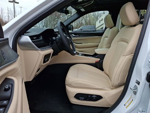 New 2026 Jeep Grand Cherokee Limited w/ Trailer Tow Package image 9