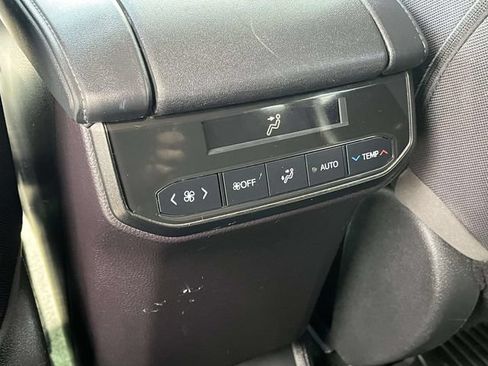 Used 2020 Toyota Highlander LE FWD image 20