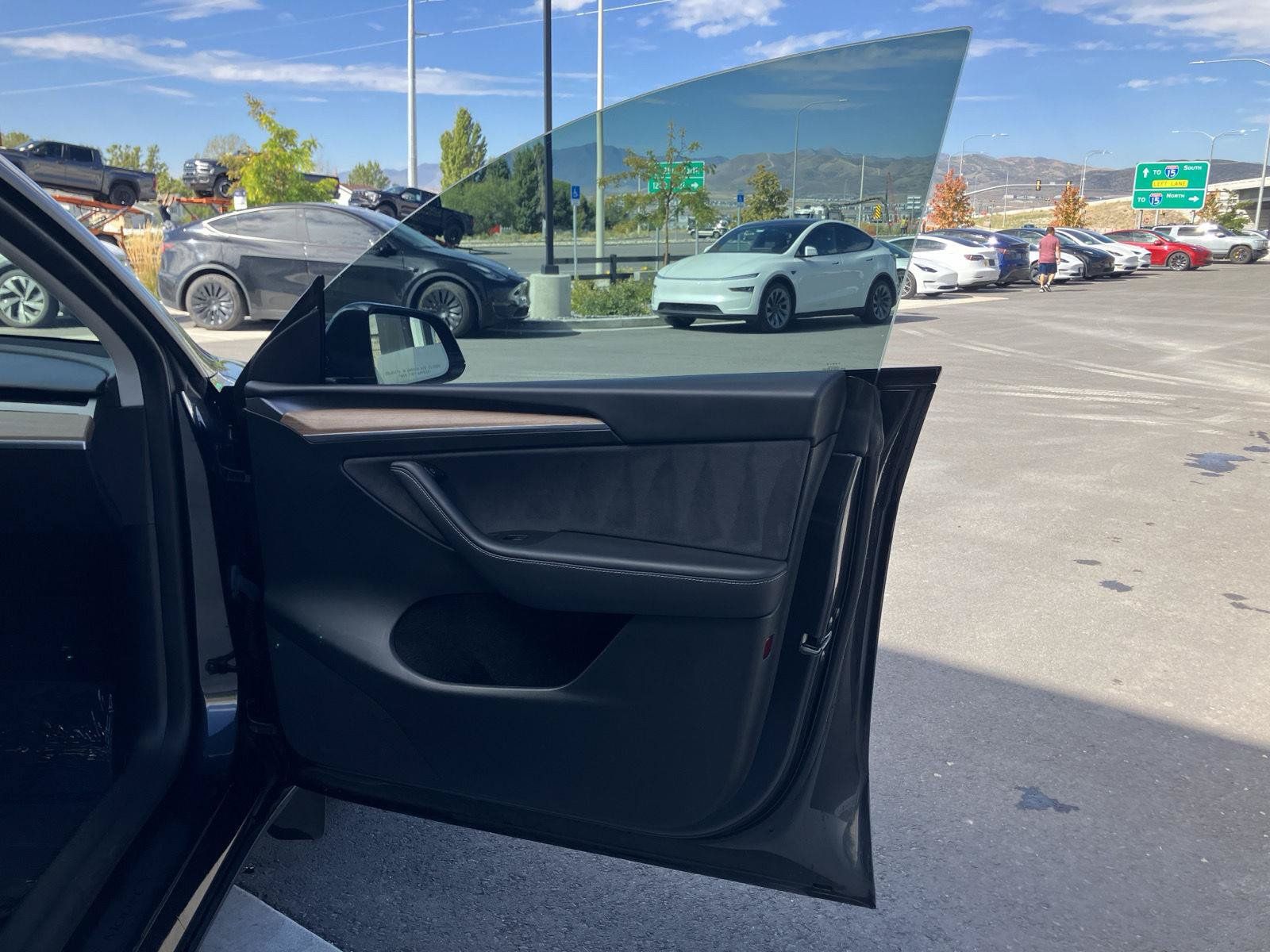 Used 2024 Tesla Model Y Long Range AWD/4WD image 20