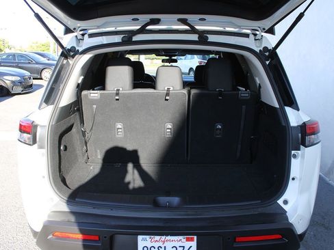 Used 2022 Nissan Pathfinder SV image 7