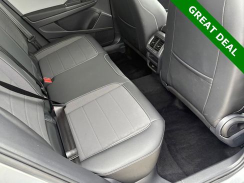 Used 2022 Volkswagen Taos SE w/ Panoramic Sunroof Package FWD image 36