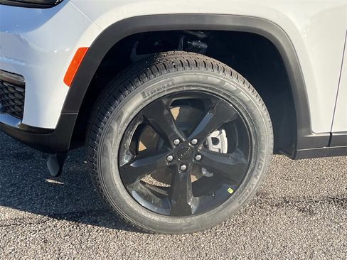 New 2025 Jeep Grand Cherokee L Limited image 8