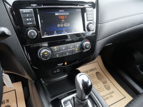 Used 2020 Nissan Rogue S w/ Special Edition Package image 14