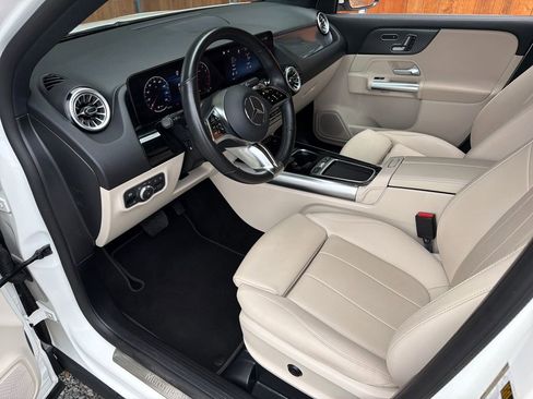 Used 2025 Mercedes-Benz GLA 250 4MATIC image 2