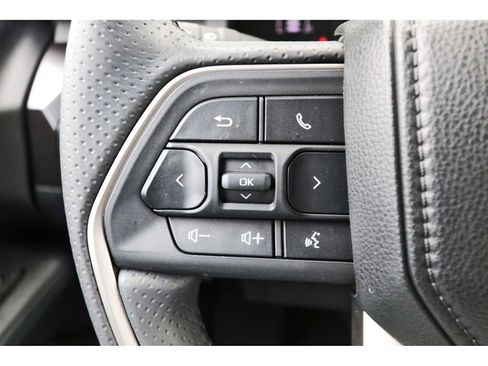 Used 2025 Toyota 4Runner SR5 AWD/4WD image 15