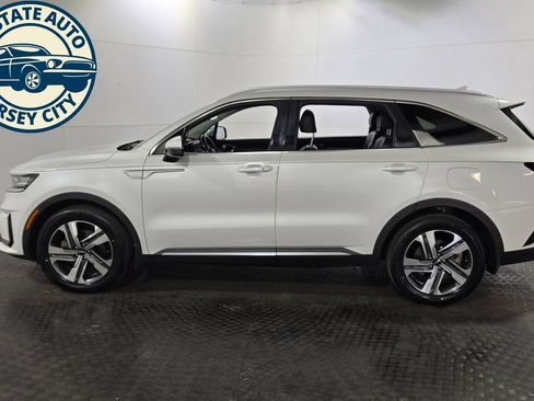 Used 2022 Kia Sorento EX w/ Panoramic Sunroof Package AWD/4WD image 4