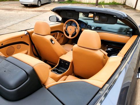Used 2011 Maserati GranTurismo Convertible RWD image 39