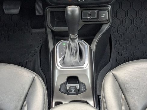 Used 2018 Jeep Renegade Limited FWD image 22