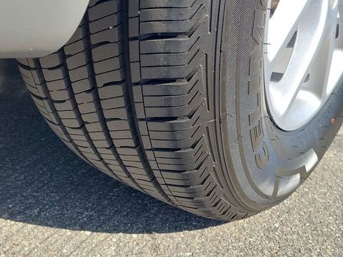 Used 2023 Chrysler Pacifica Touring-L image 29