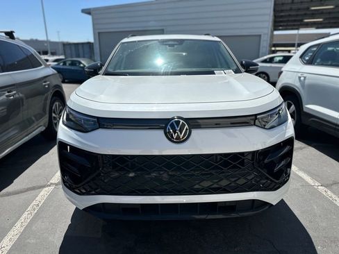 Certified 2026 Volkswagen Tiguan SE R-Line FWD image 2