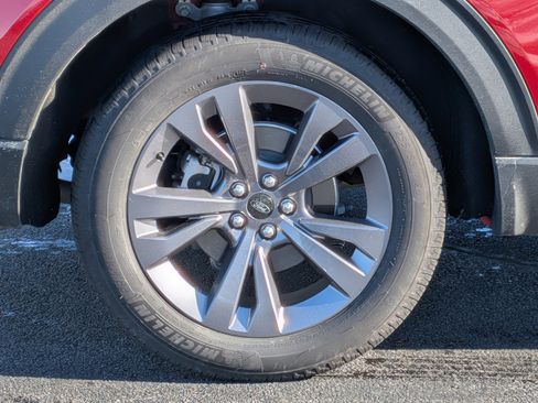 Used 2024 Ford Explorer XLT w/ Equipment Group 202A image 11