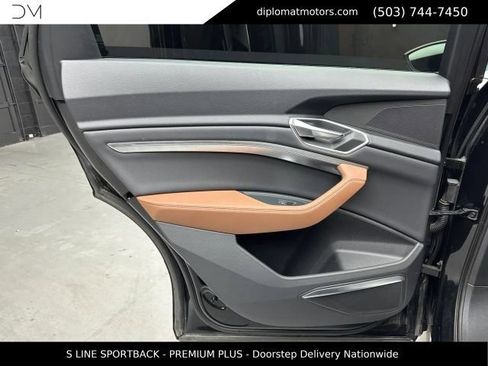 Used 2023 Audi e-tron Premium Plus AWD/4WD image 27