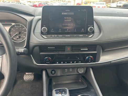 Used 2024 Nissan Rogue SV image 28