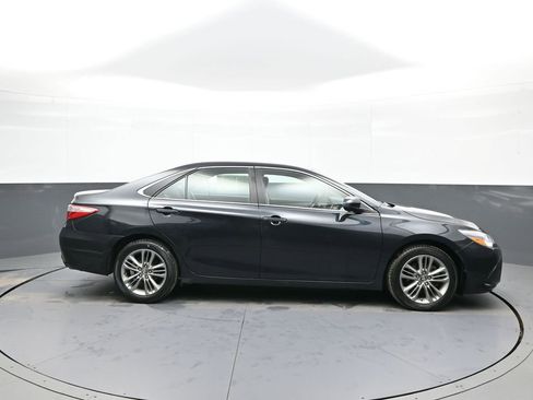 Used 2016 Toyota Camry SE image 5