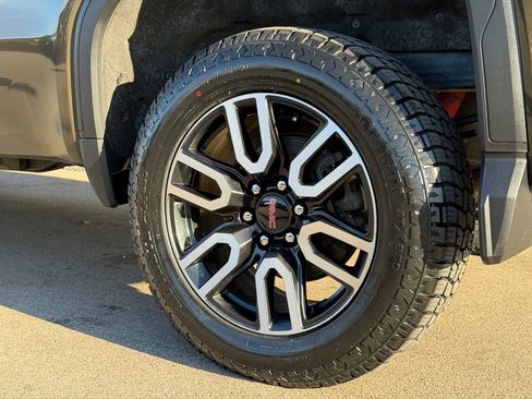 Used 2024 GMC Sierra 1500 AT4 w/ Technology Package AWD/4WD image 23