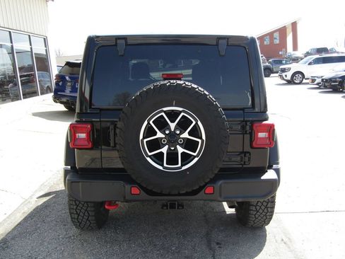Used 2025 Jeep Wrangler Unlimited Rubicon w/ Convenience Group AWD/4WD image 4