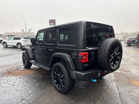 Used 2022 Jeep Wrangler Unlimited Sahara image 8