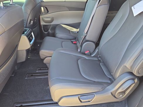 New 2026 Kia Carnival EX FWD image 17