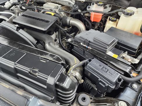 Used 2020 Chevrolet Silverado 2500 LT w/ Convenience Package image 18