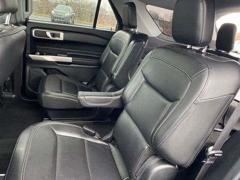 Used 2023 Ford Explorer XLT image 18