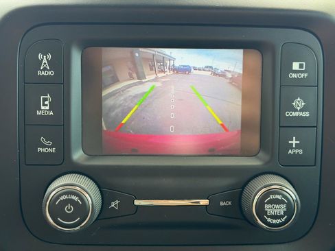 Used 2017 Jeep Renegade Latitude w/ Cold Weather Group FWD image 27