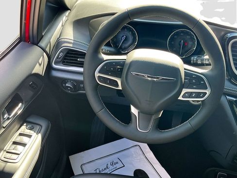 New 2026 Chrysler Pacifica Select image 23