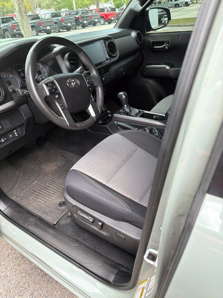 Used 2022 Toyota Tacoma TRD Sport AWD/4WD image 4