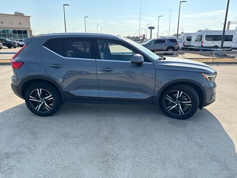 Used 2023 Volvo XC40 B5 Plus AWD/4WD image 17