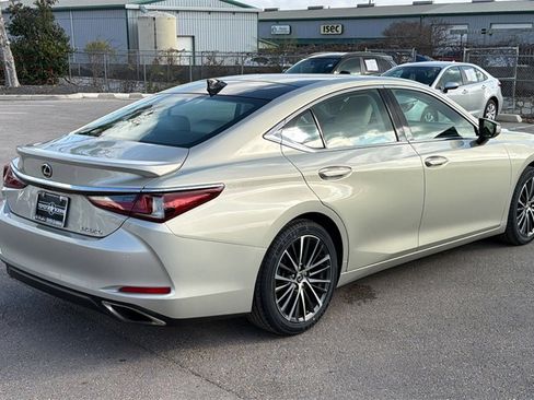 Used 2023 Lexus ES 350 w/ Premium Package image 6